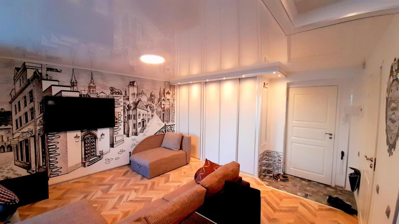 Stage Apartment *